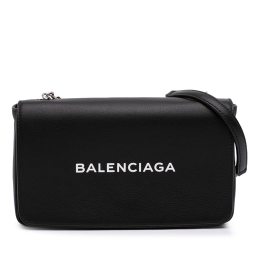 Leather Everyday Wallet on Chain - Image 1