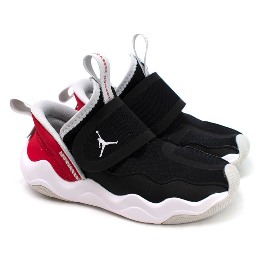 Nike Jordan black & red 23/7 Junior Trainers