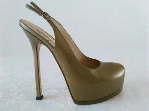 YSL Yves Saint Laurent Gray Leather Tribute Pumps. Size 38