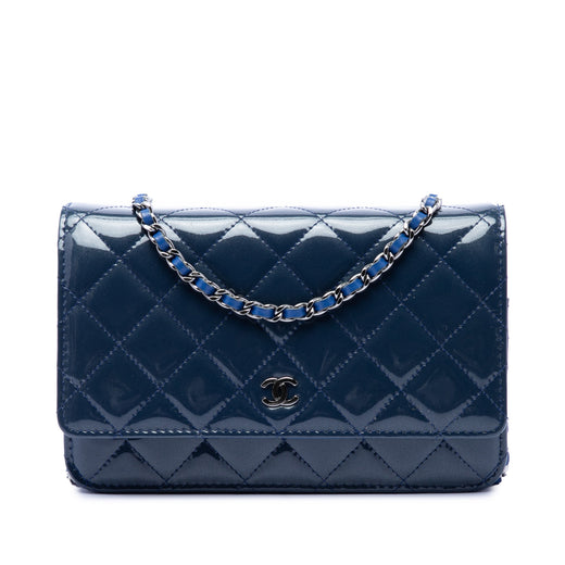 CC Quilted Patent Wallet On Chain - Image 1