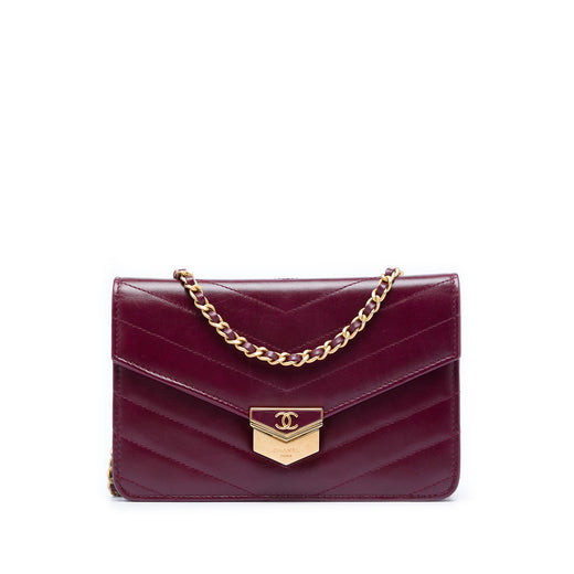Chevron Calfskin Medal Wallet On Chain - Image 1
