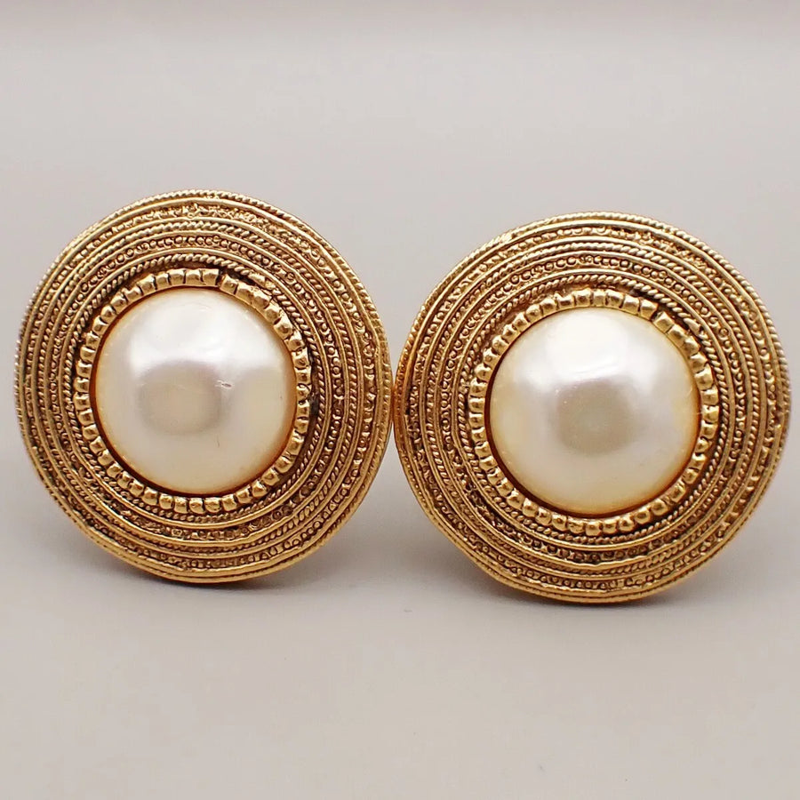 Chanel Vintage Round Clip-On Metal With Faux Pearl Gold Gold_plated Jewelry