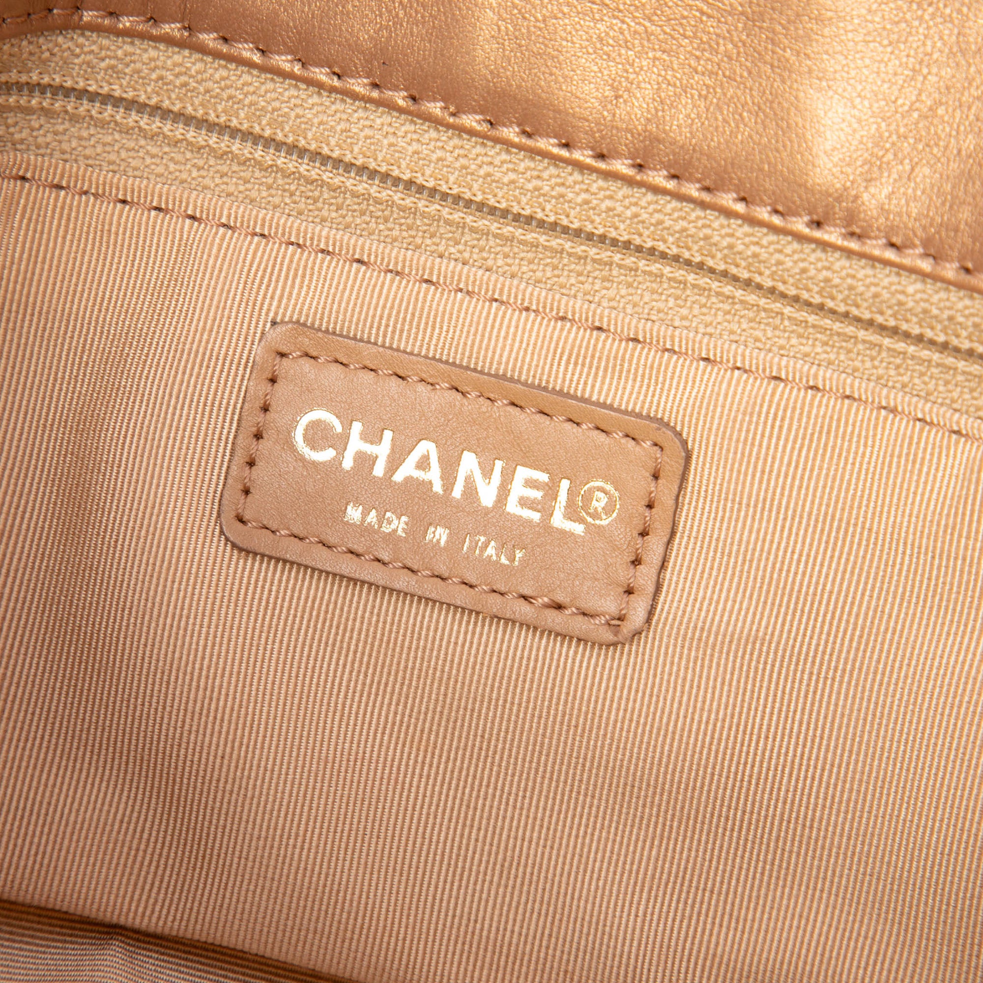 CC Chocolate Bar Metallic Lambskin Shoulder Bag - Image 5