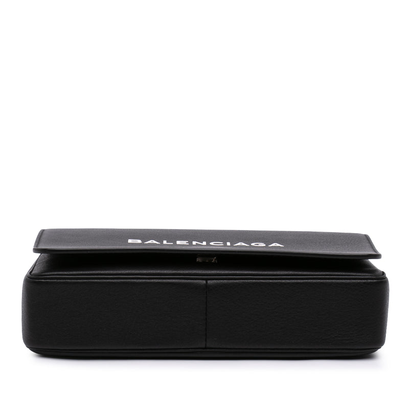 Leather Everyday Wallet on Chain - Image 3
