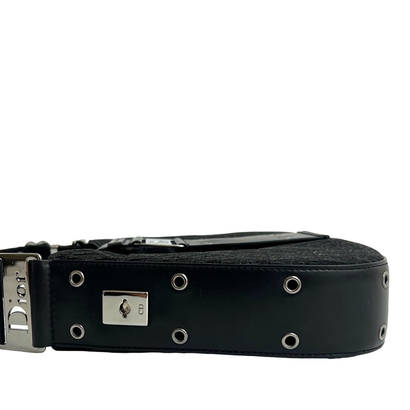 Canvas Street Chic Columbus Shoulder Bag - Image 7