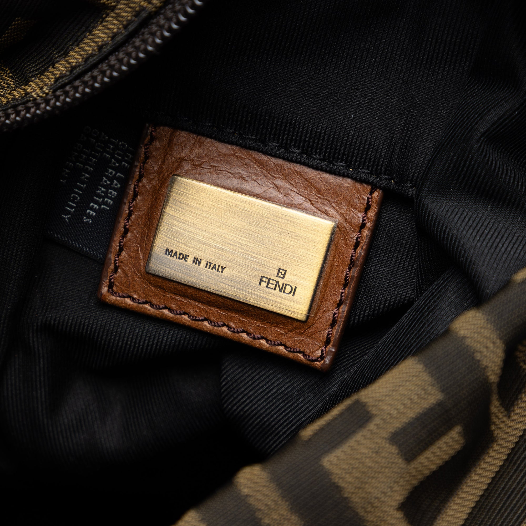 Zucca Canvas Crossbody - Image 5