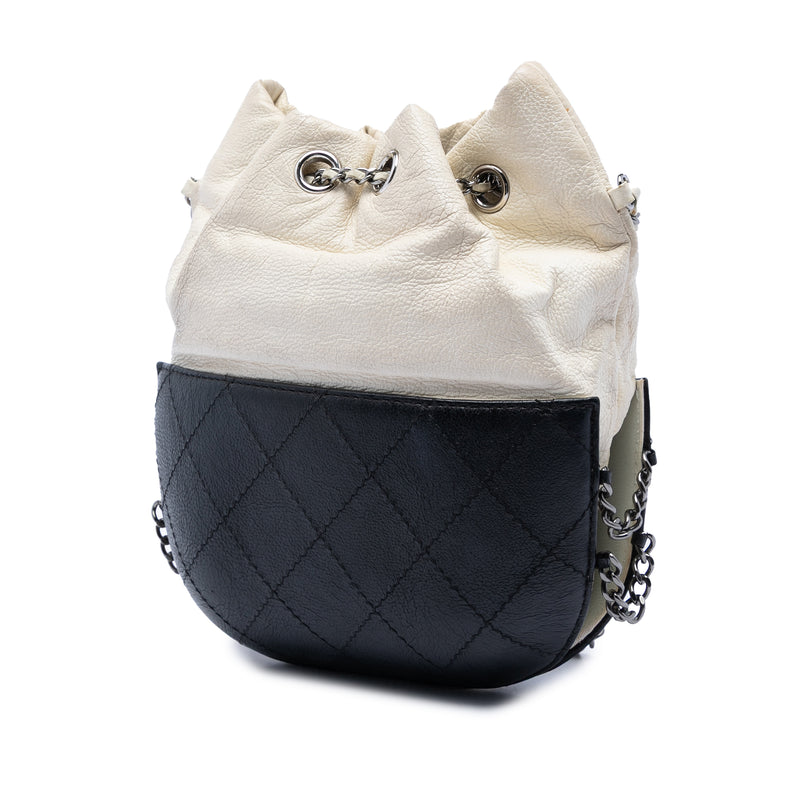 Small Bicolor Quilted Calfskin Gabrielle Bucket Bag - Image 2