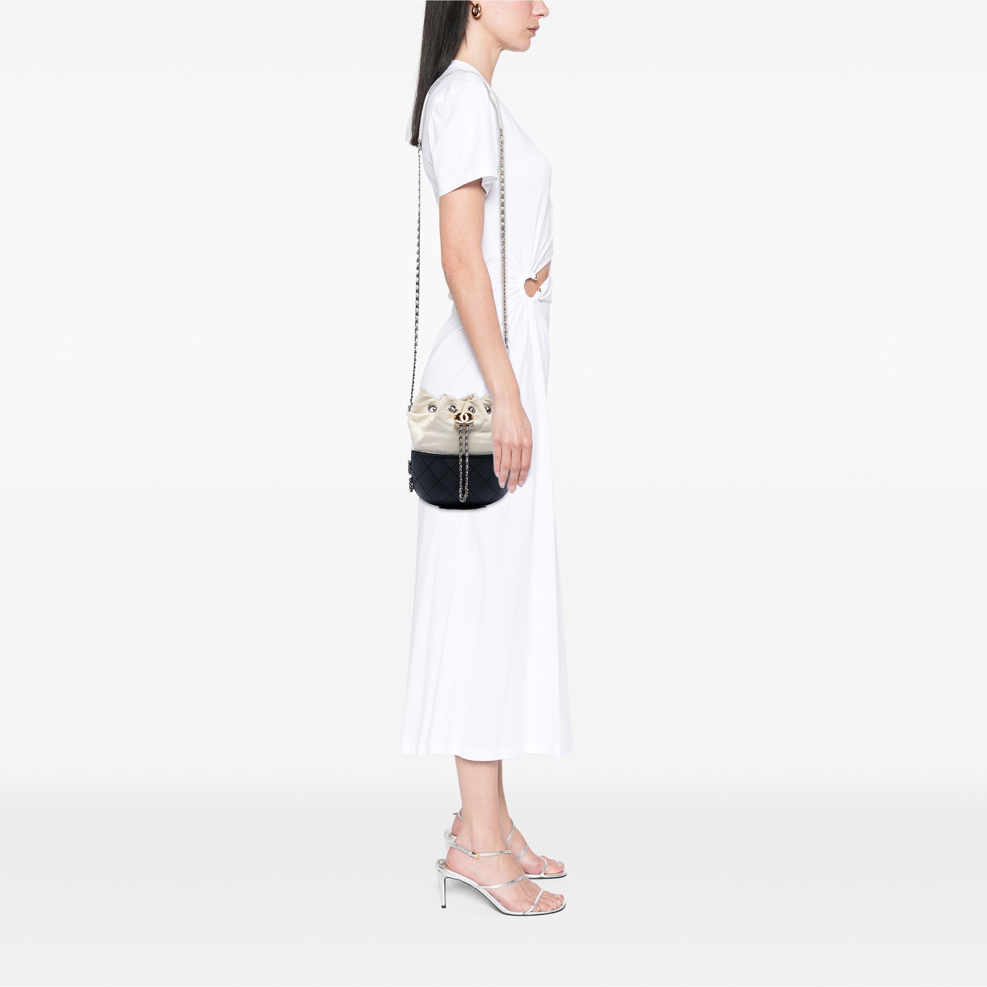 Small Bicolor Quilted Calfskin Gabrielle Bucket Bag - Image 5