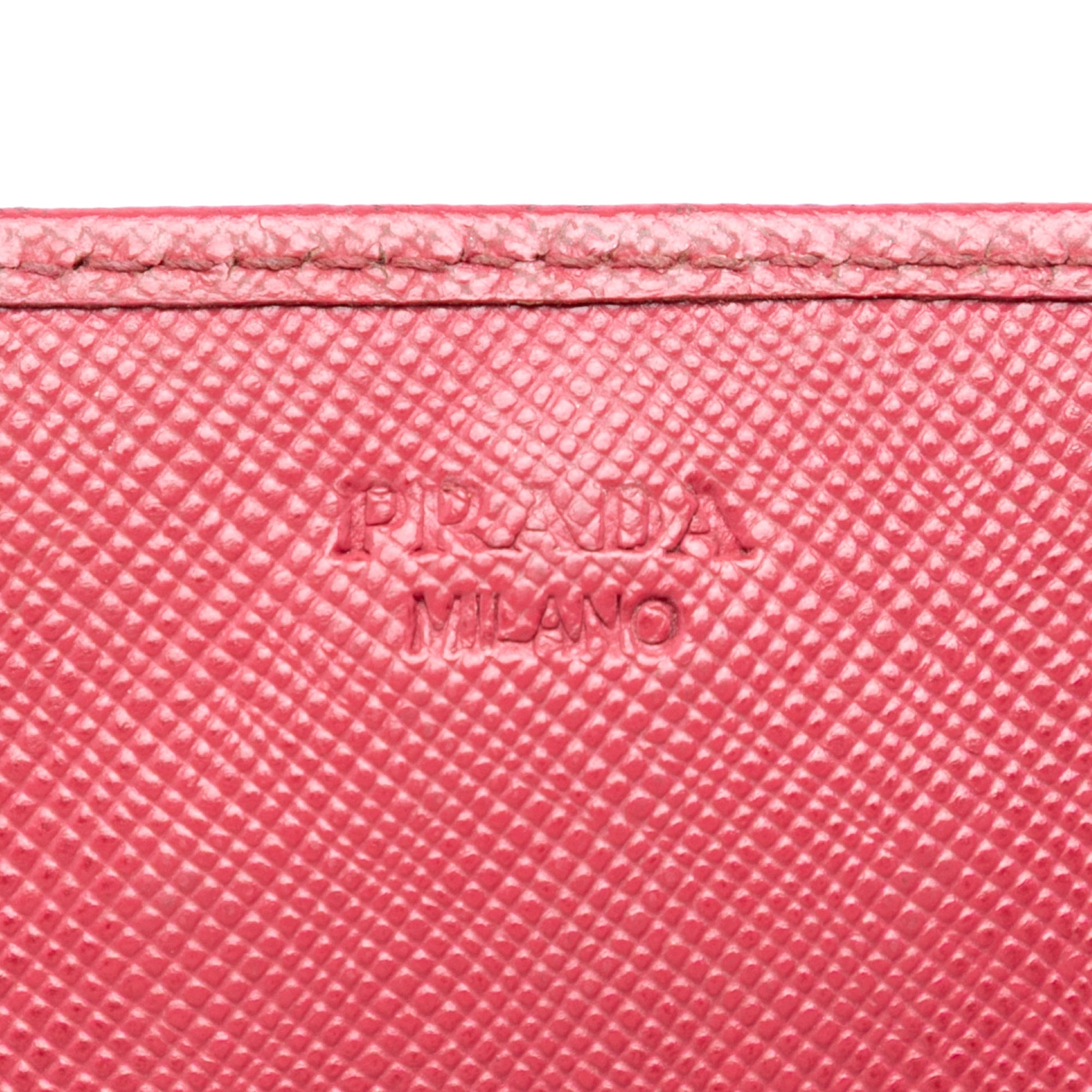 Saffiano Wallet On Chain - Image 5