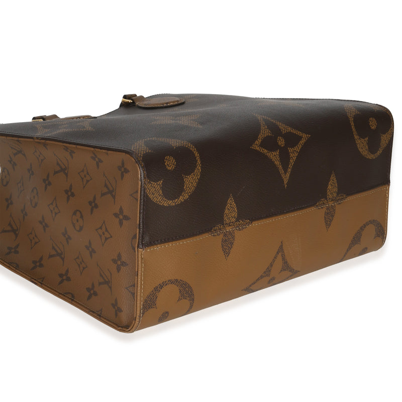 Reverse Monogram Giant Canvas Onthego Mm Brown Handbag