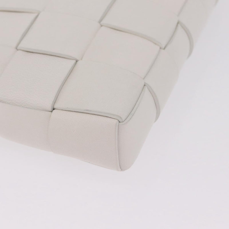 Bottega Veneta The Snap Clutch Maxi Intrecciato Leather With Wood And Metal White
