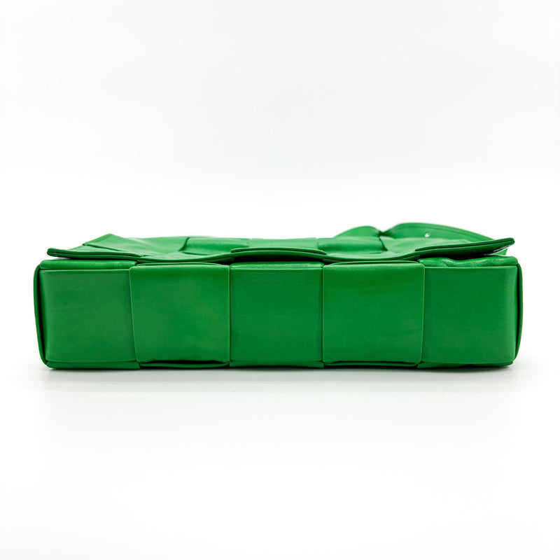 Bottega Veneta Cassette Maxi Intrecciato Leather Green Bag