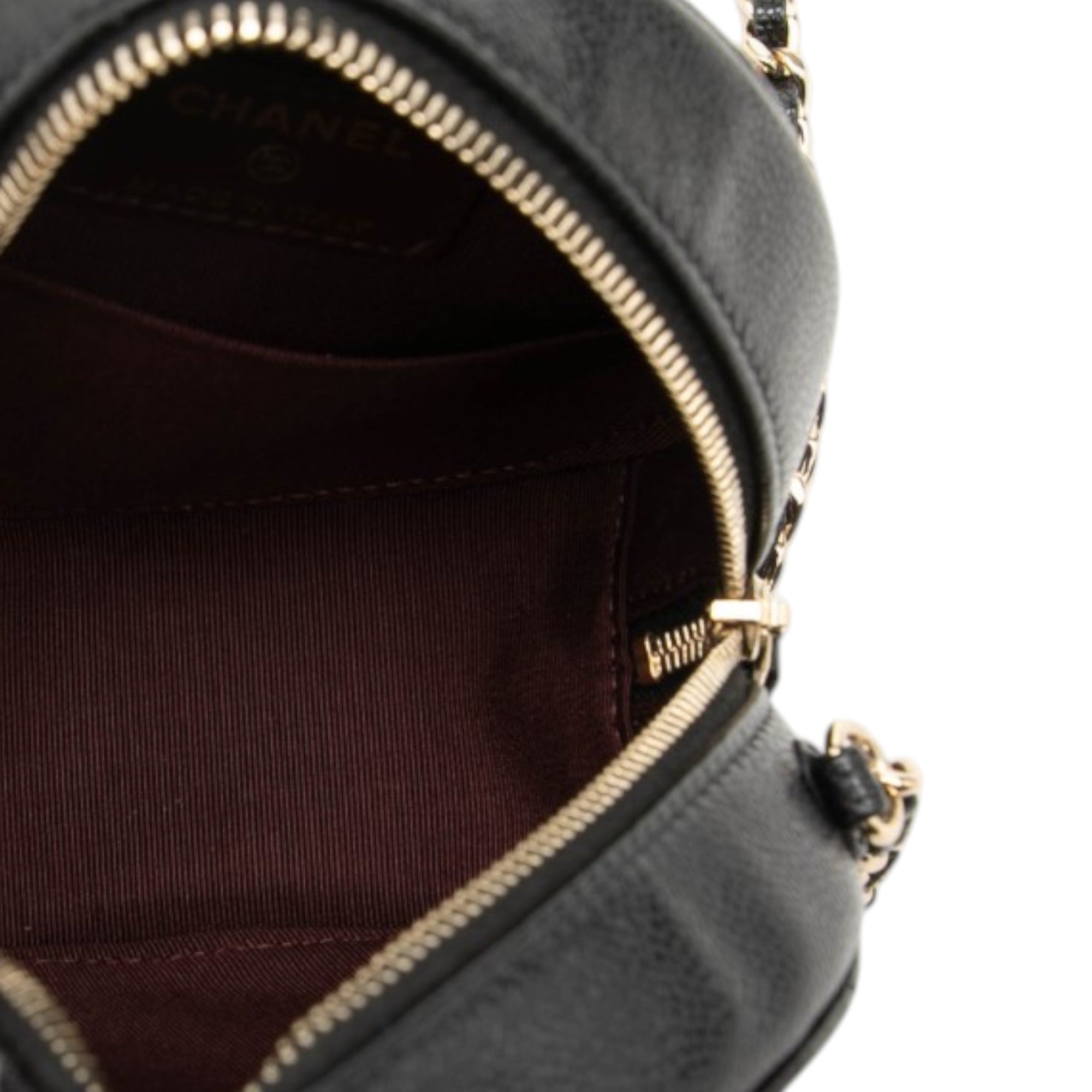 CC Quilted Caviar Round Clutch With Chain - Image 4
