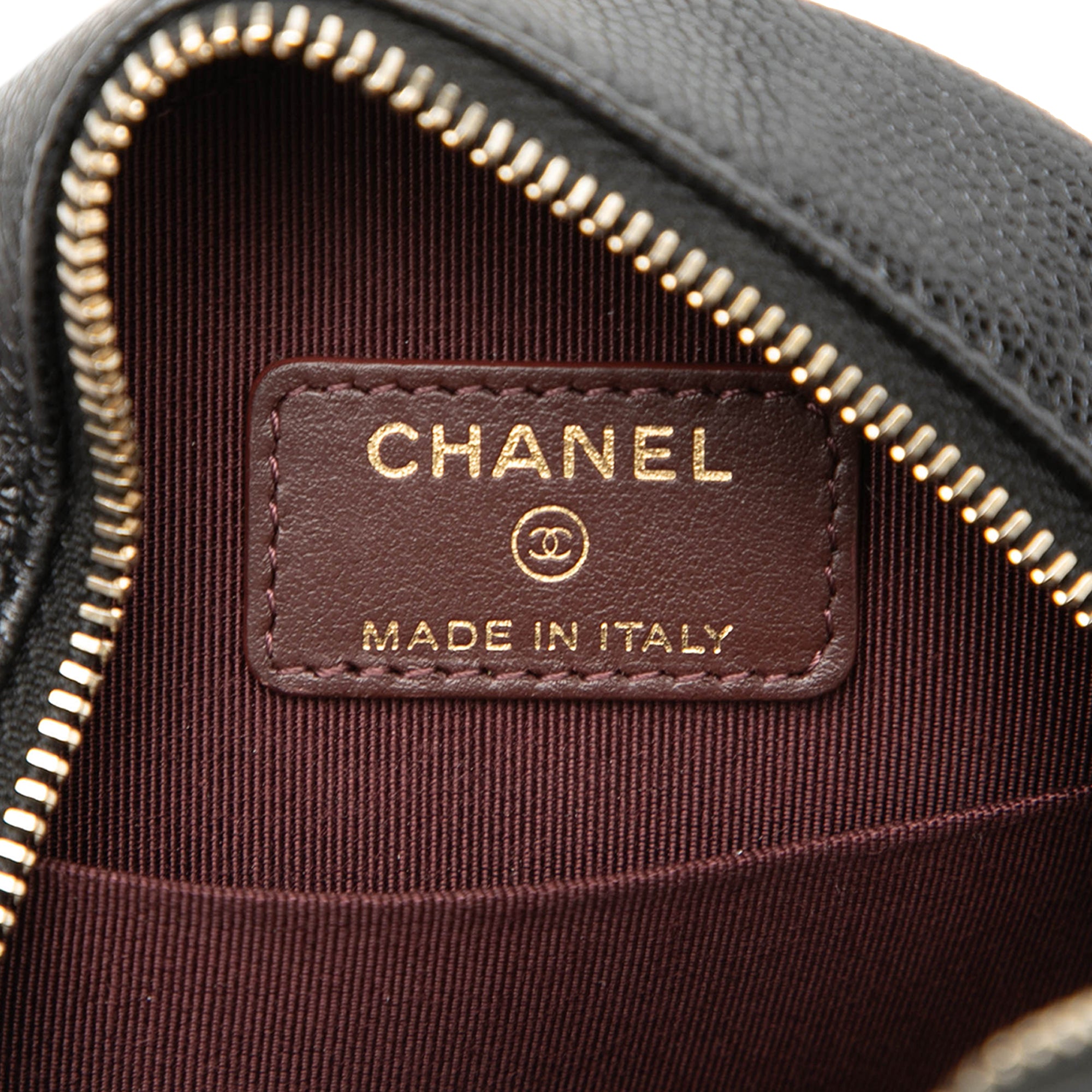 CC Quilted Caviar Round Clutch With Chain - Image 5