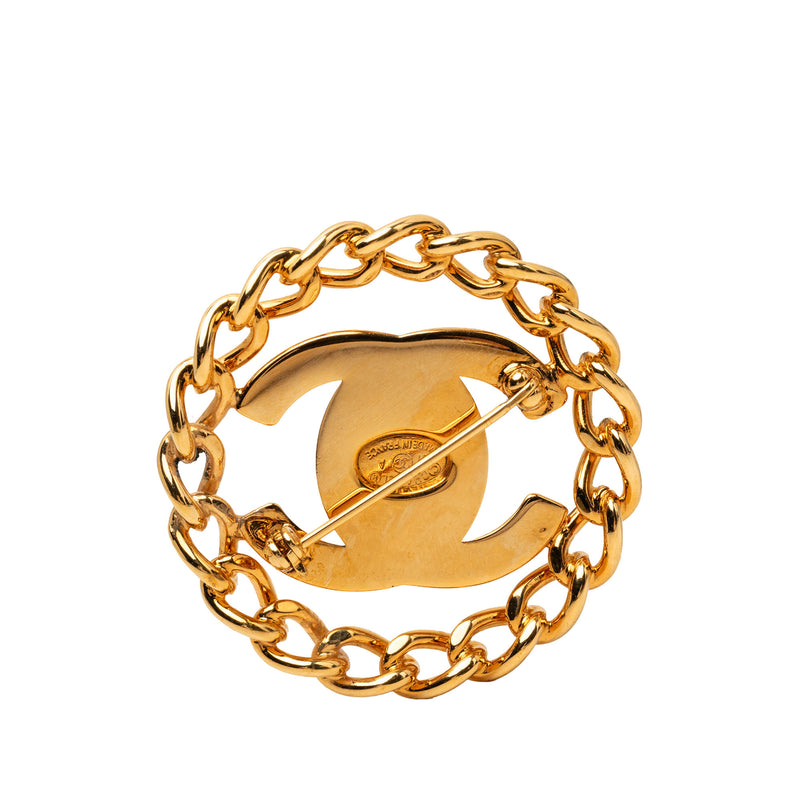 CC Gold Plated Turn Lock Chain Round Brooch - Image 2