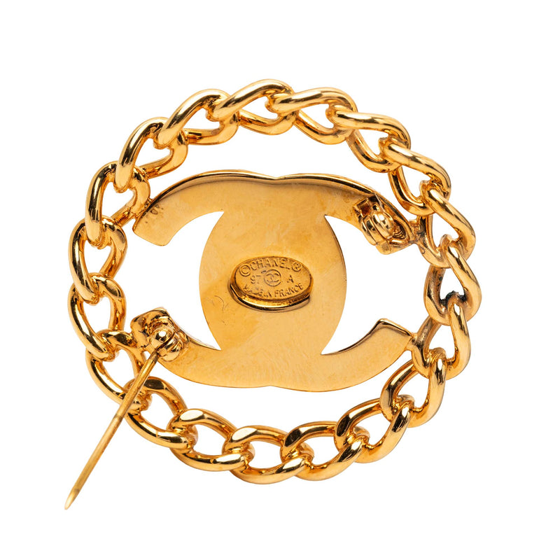 CC Gold Plated Turn Lock Chain Round Brooch - Image 3