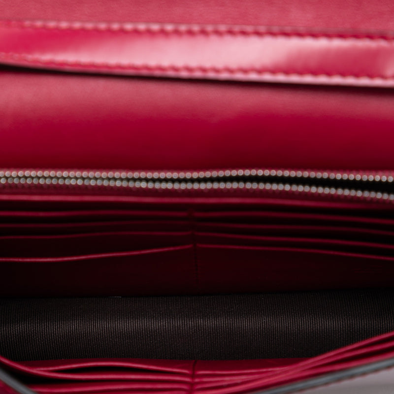 Calfskin Interlocking G Wallet on Chain - Image 4
