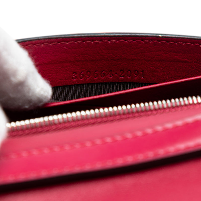 Calfskin Interlocking G Wallet on Chain - Image 6