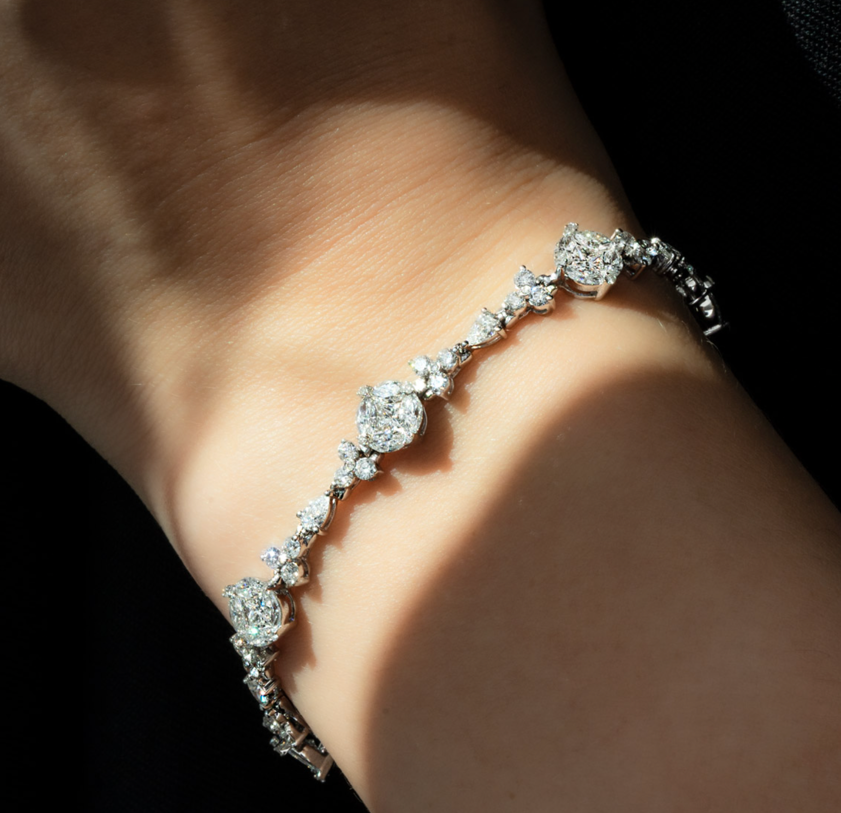 18ct white gold & white diamond bracelet 6.77TDW