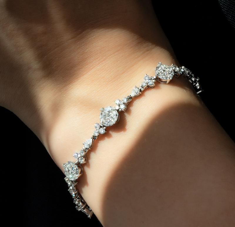 18ct white gold & white diamond bracelet 6.77TDW