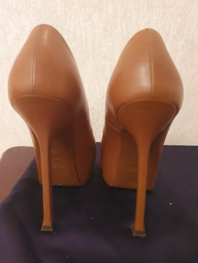 Yves Saint Laurent Brown Vintage Tribtoo Pumps