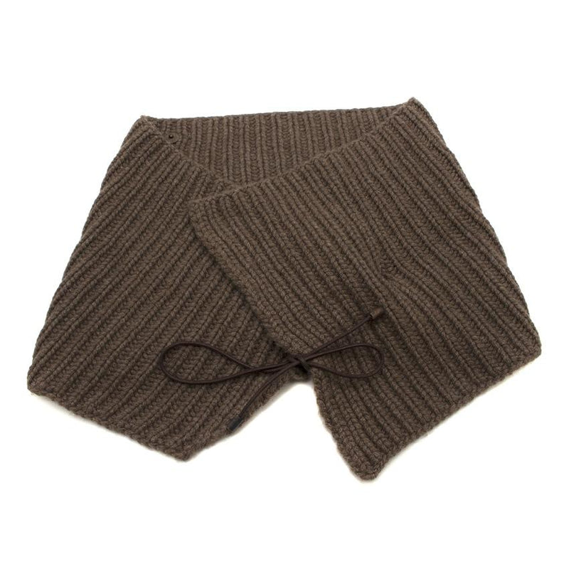 Bespoke brown chunky-knit collar
