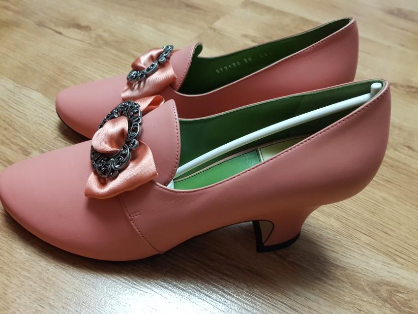 Gucci Bright Peach Leather Pumps with Satin/Crystal Bow