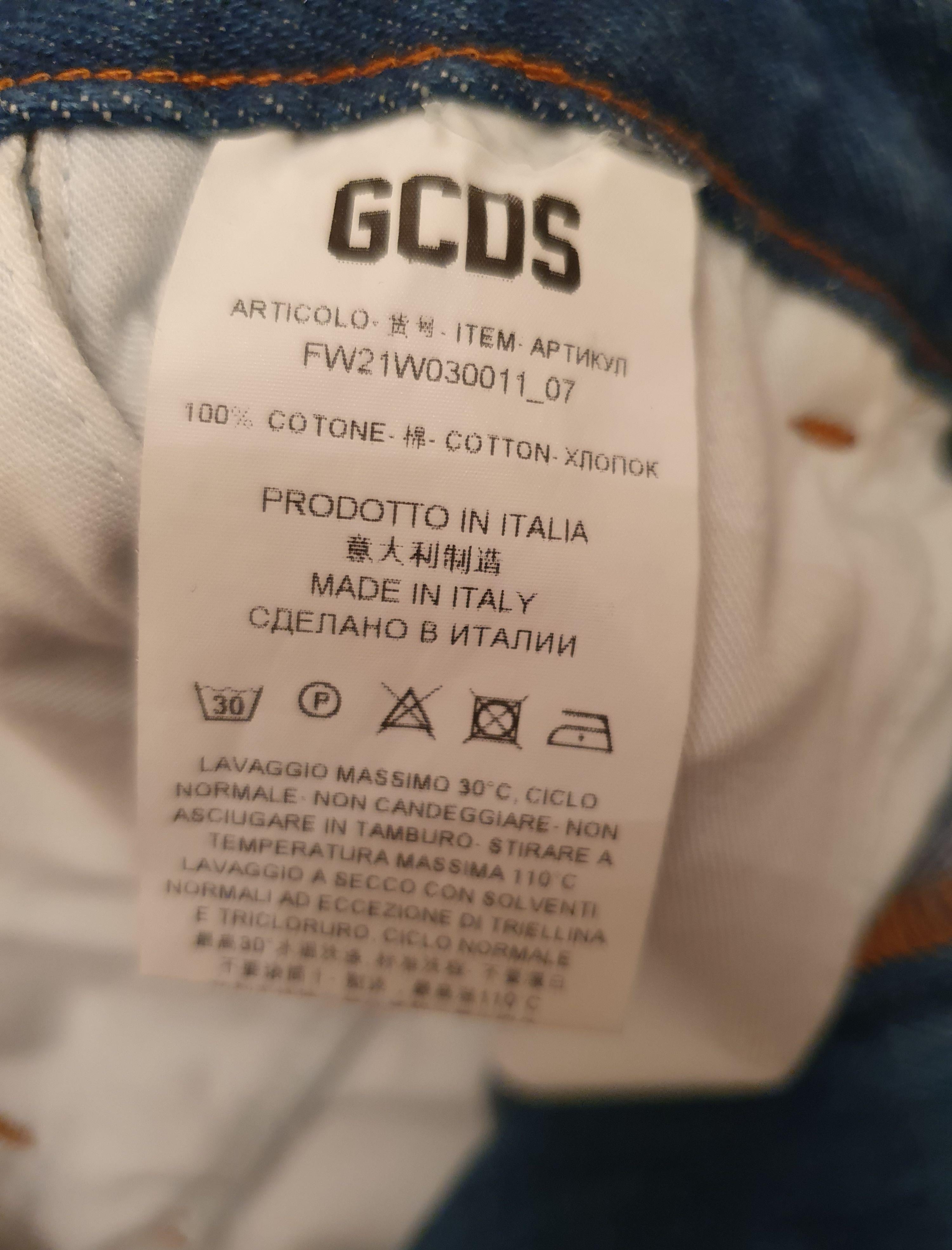 Mid-wash denim wide leg jeans