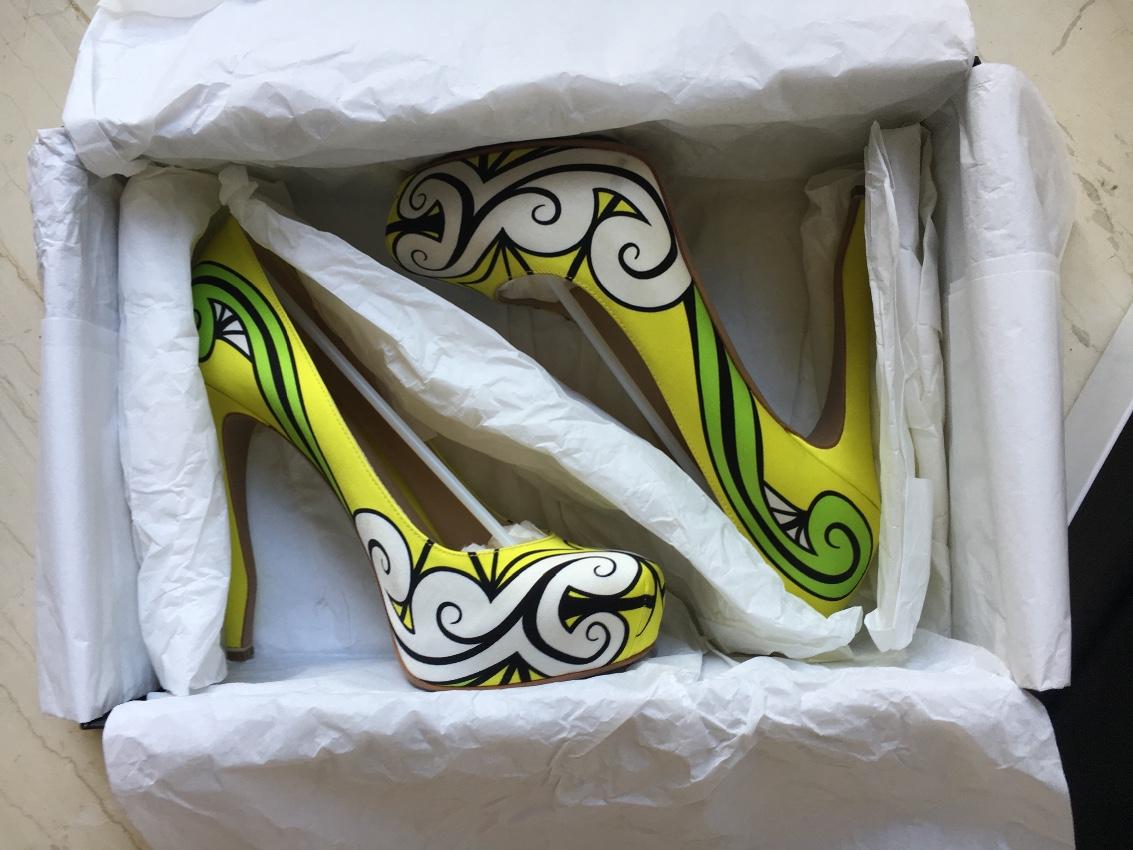 Nicholas Kirkwood satin yellow printed pumps