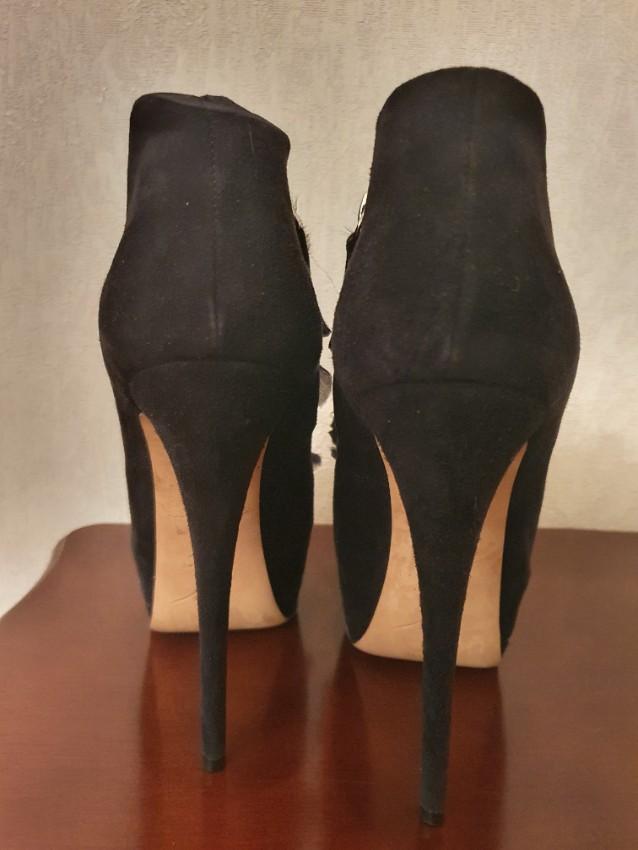 Giuseppe Zanotti Ruffle-front suede ankle boots