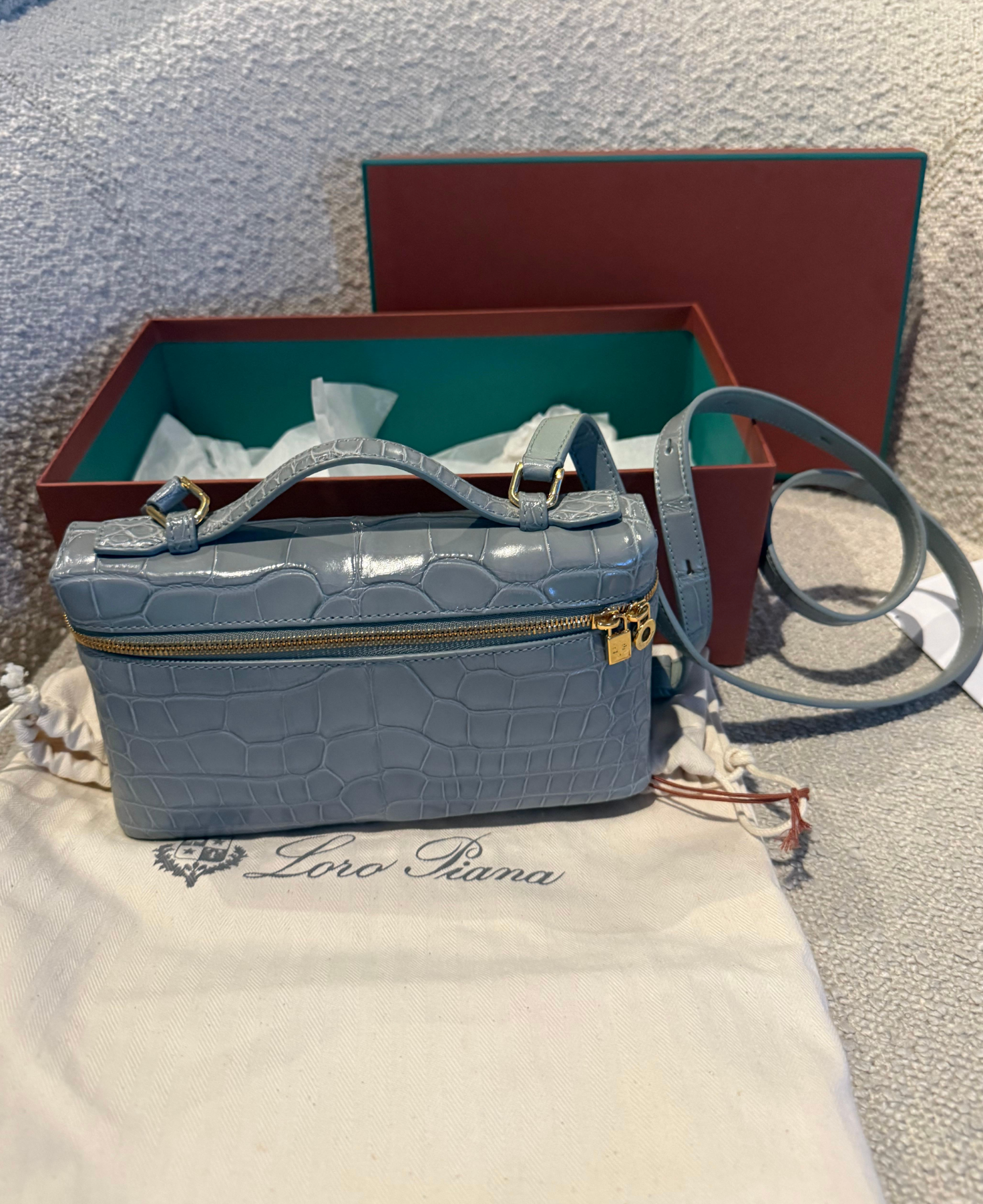 LORO PIANA Grey Extra Pocket L19 shiny Alligator Leather Pouch with cites