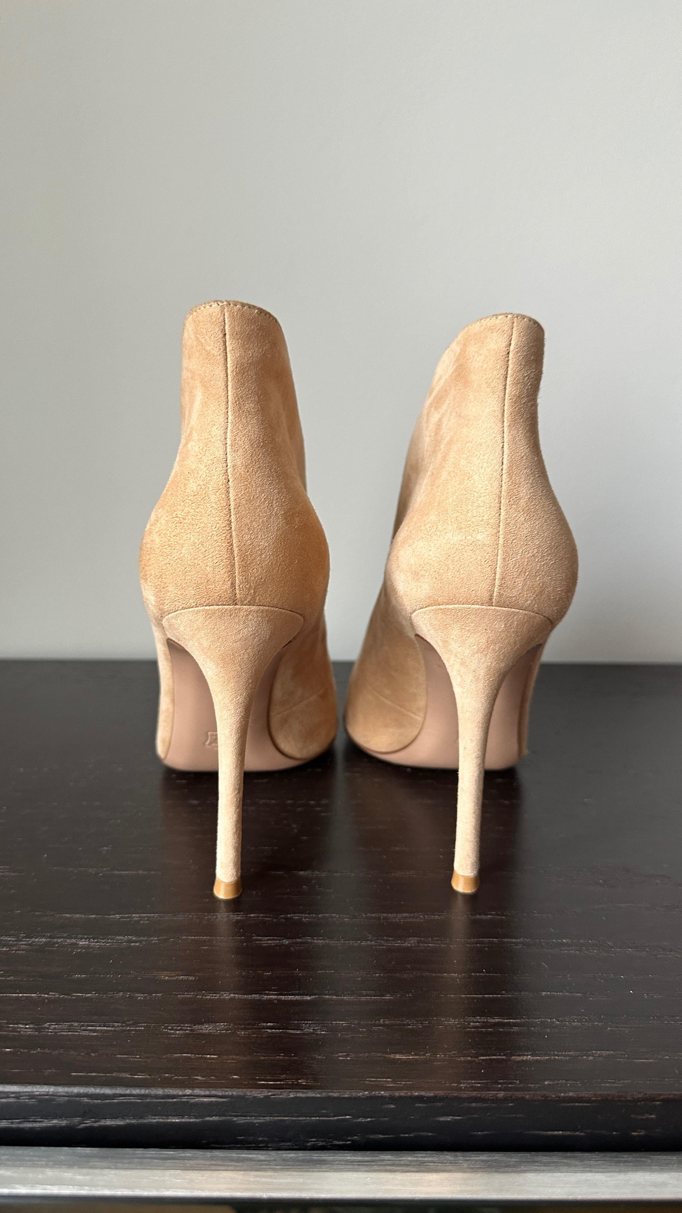 Gianvito Rossi Beige Suede Vamp Heels