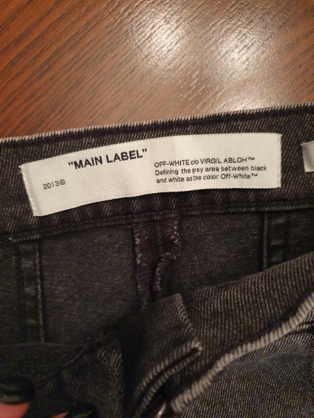 Off-White Ring-Zip Skinny Jeans.