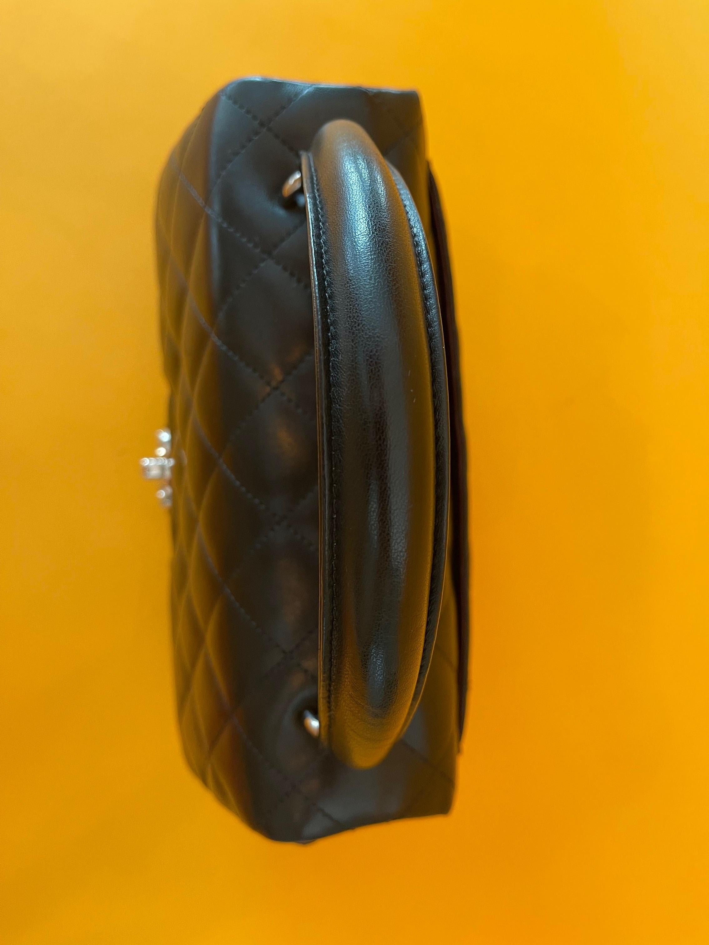 Vintage black leather quilted bag