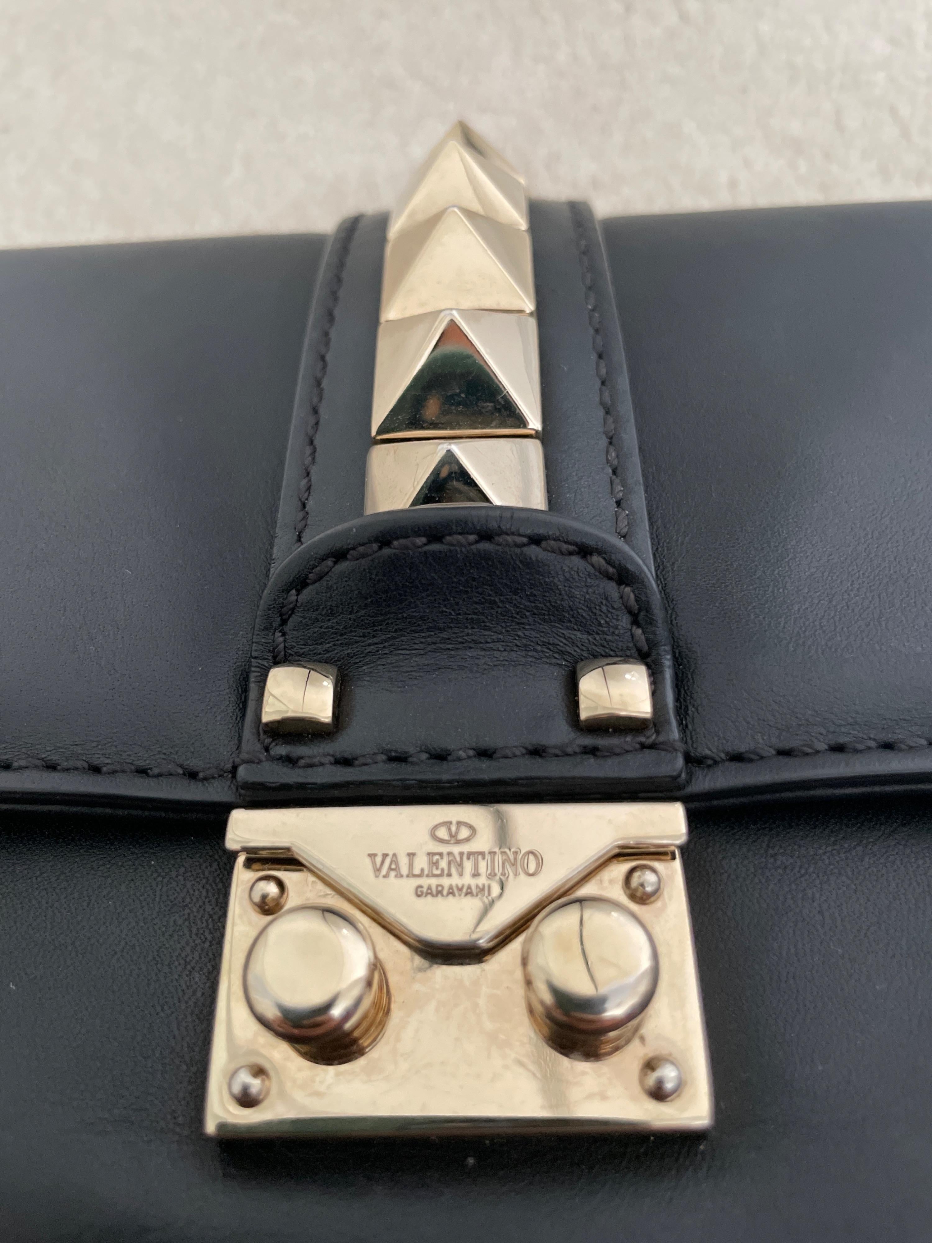 Black Leather Glamlock Shoulder Bag