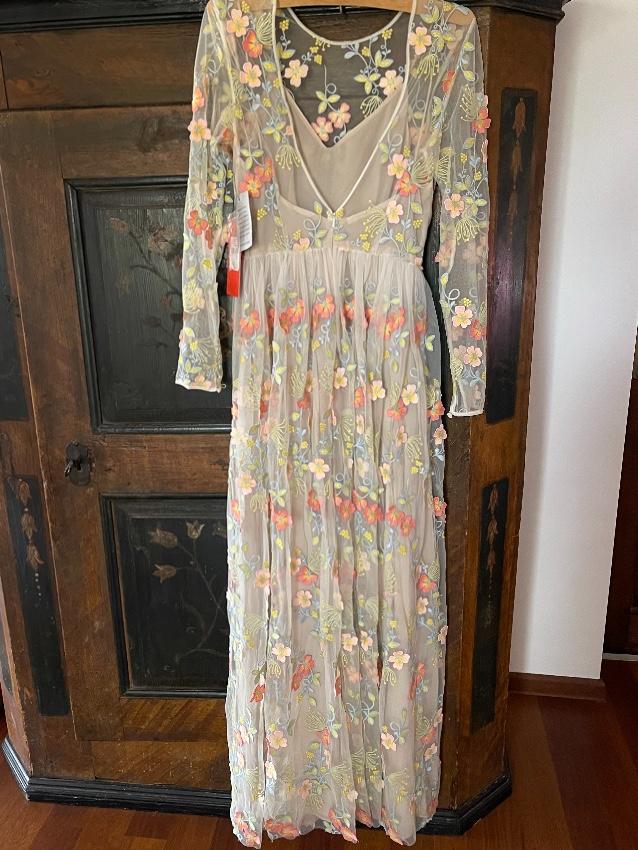 Monique Lhuillier 3D Floral Embroidered Dress
