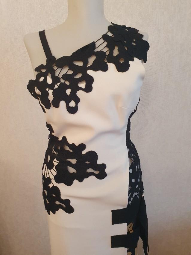 David Koma White & Black Lace Detailed Asymmetric Gown
