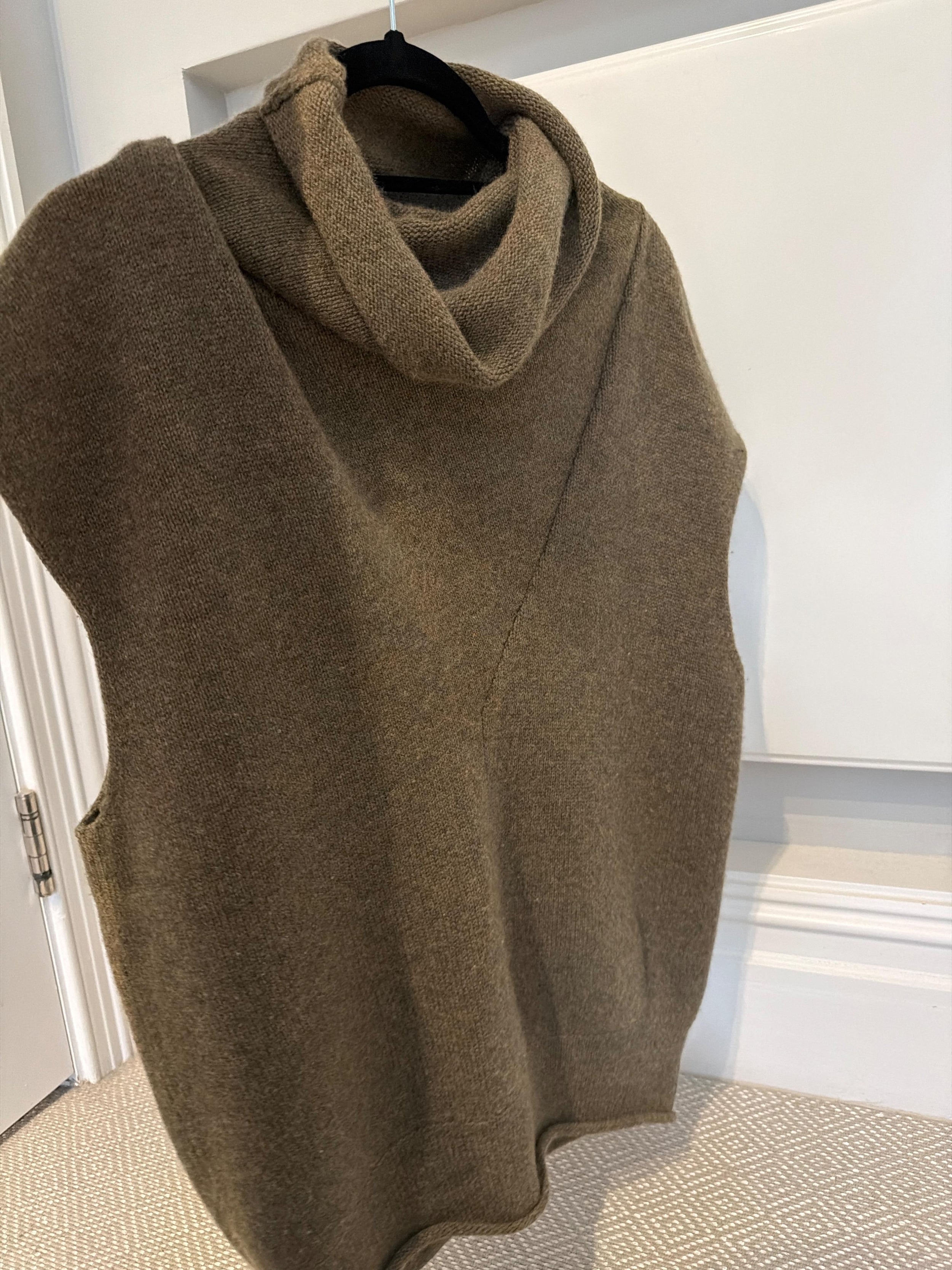 Chloe Brown Cashmere Sleeveless Rollneck
