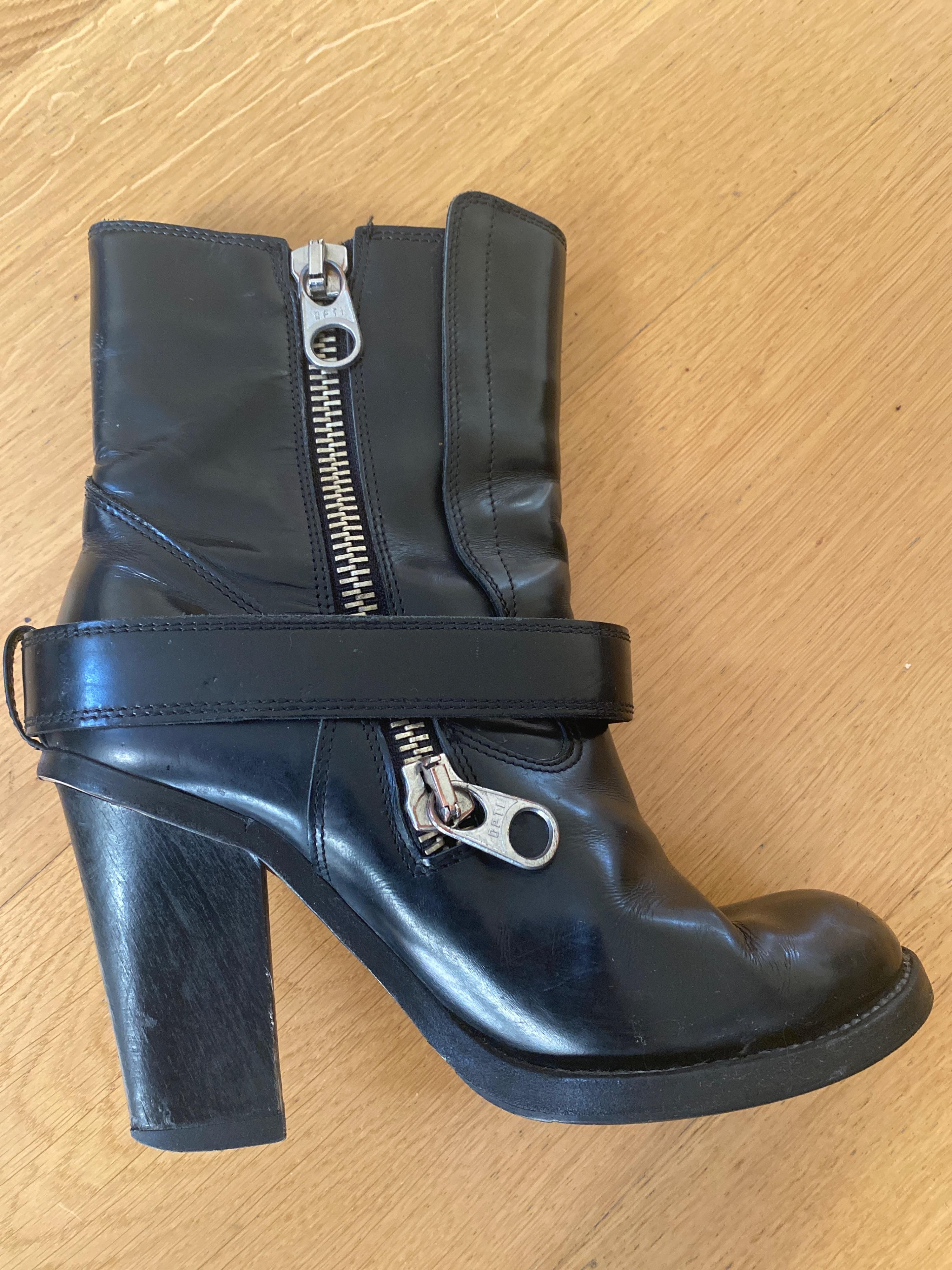 Back Leather Heeled Boots