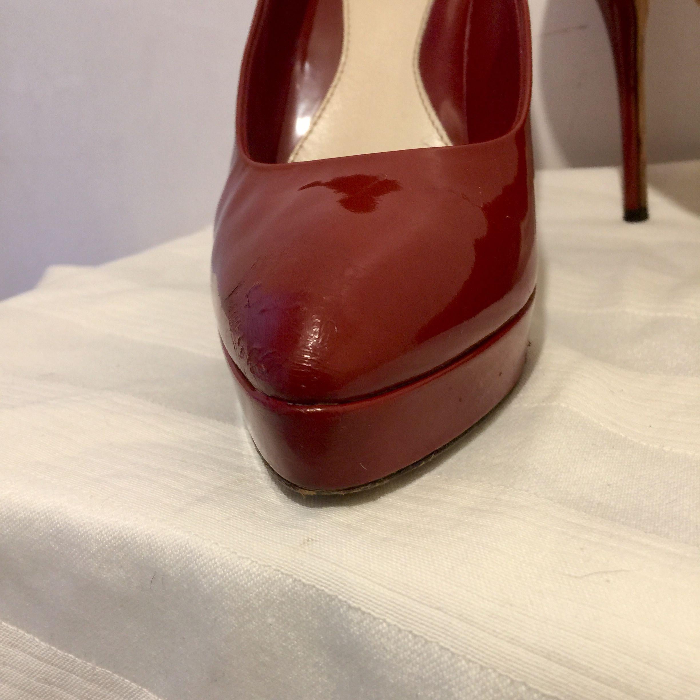 Red patent leather platform heeled pumps