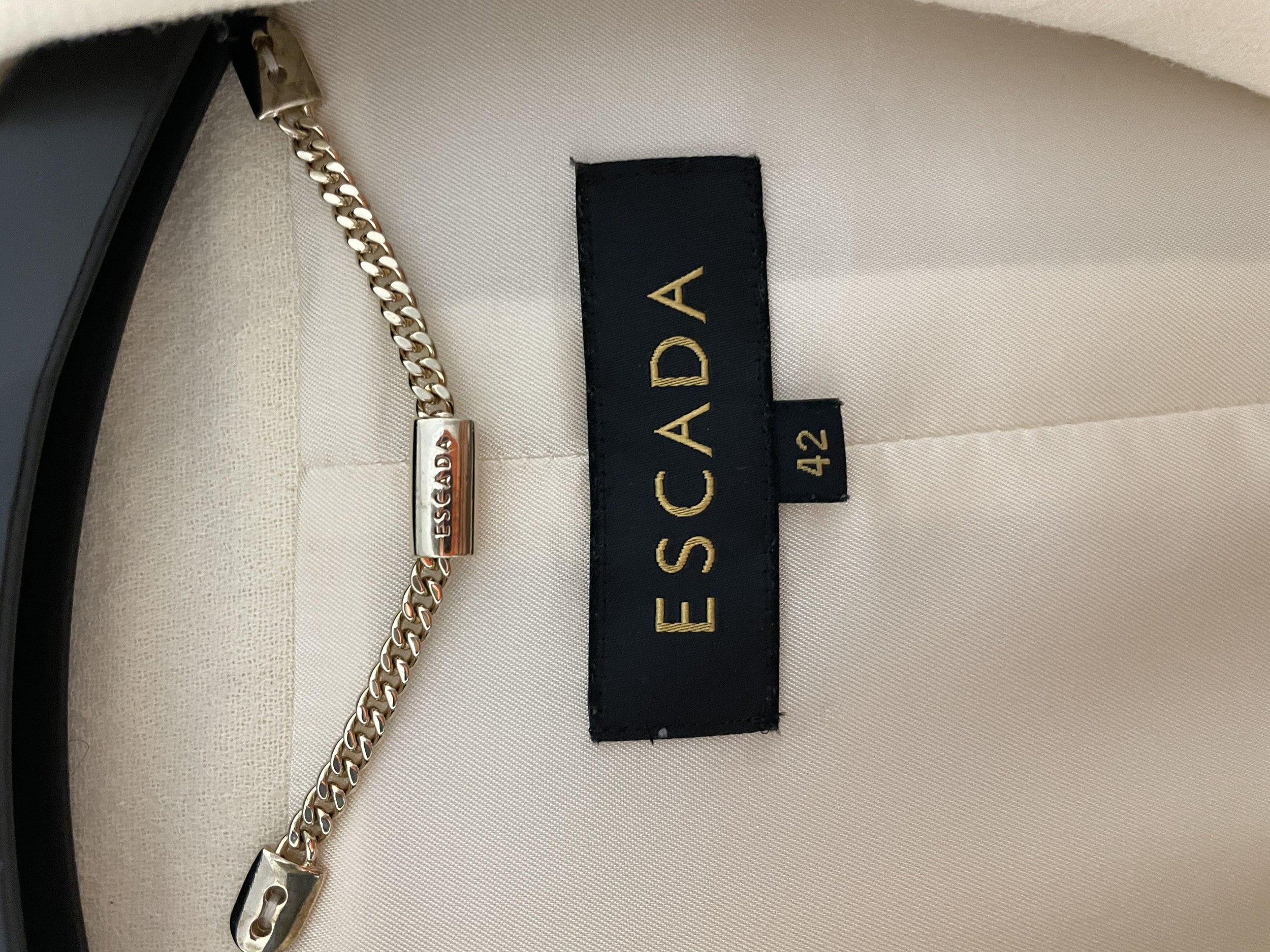 Escada Ivory Tailored Wool Sleeveless Jacket