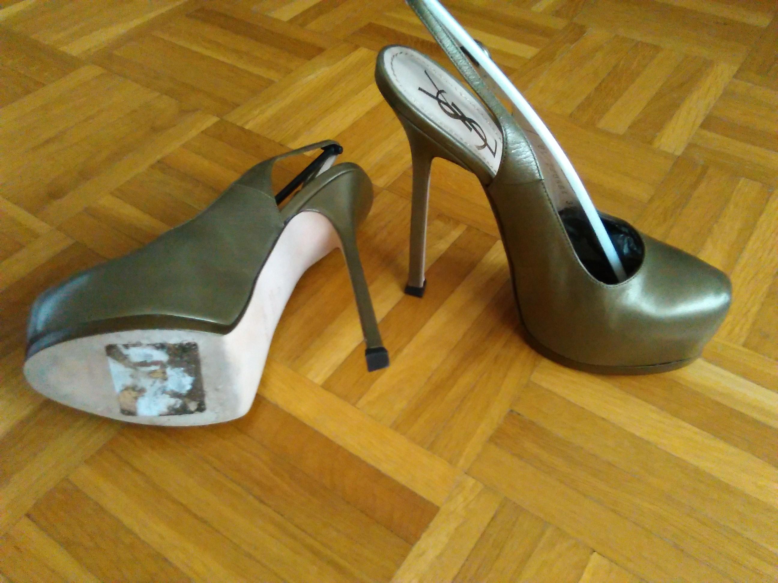 YSL Yves Saint Laurent  Gray Leather Tribute Pumps. Size 38
