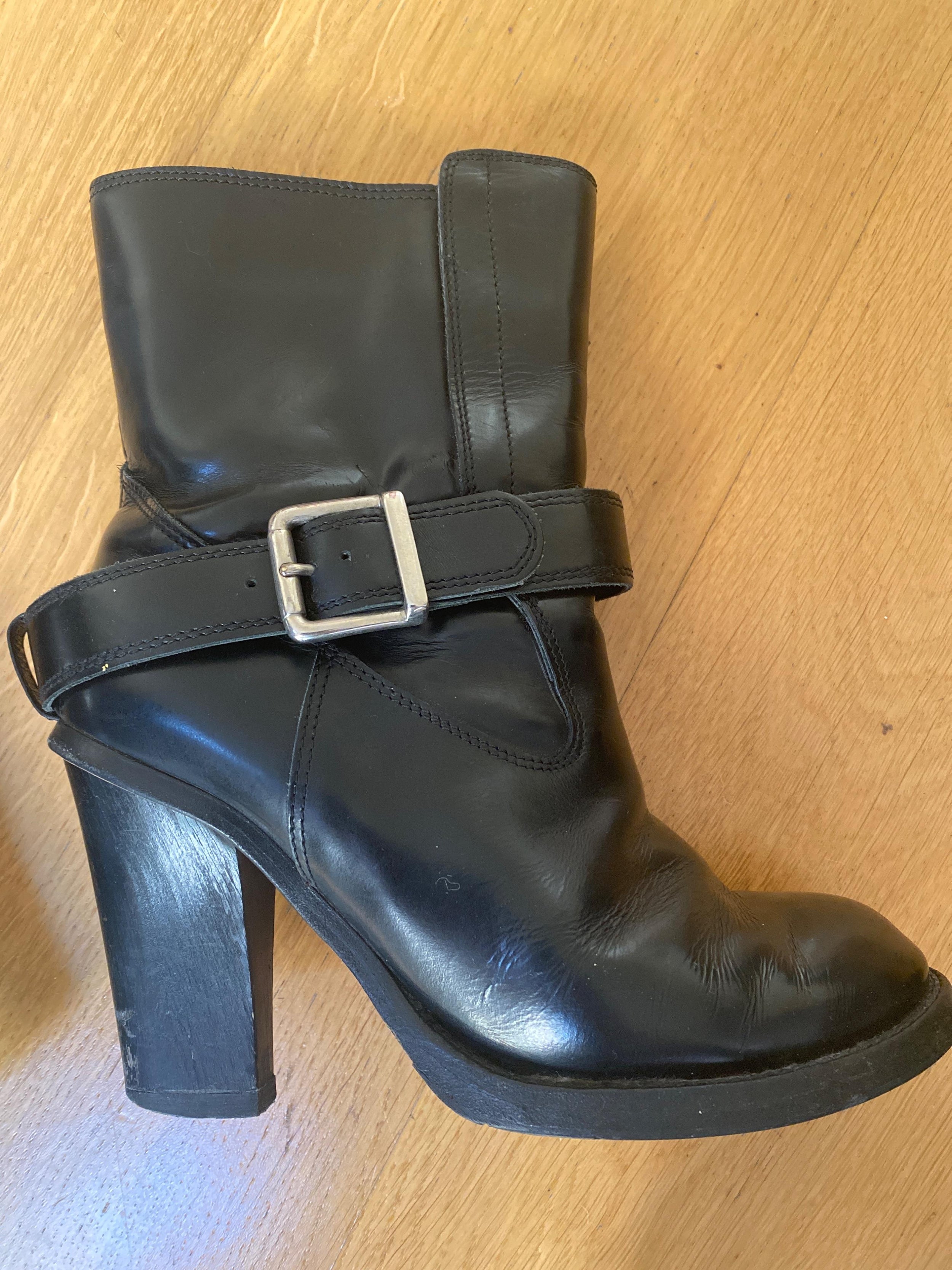 Back Leather Heeled Boots