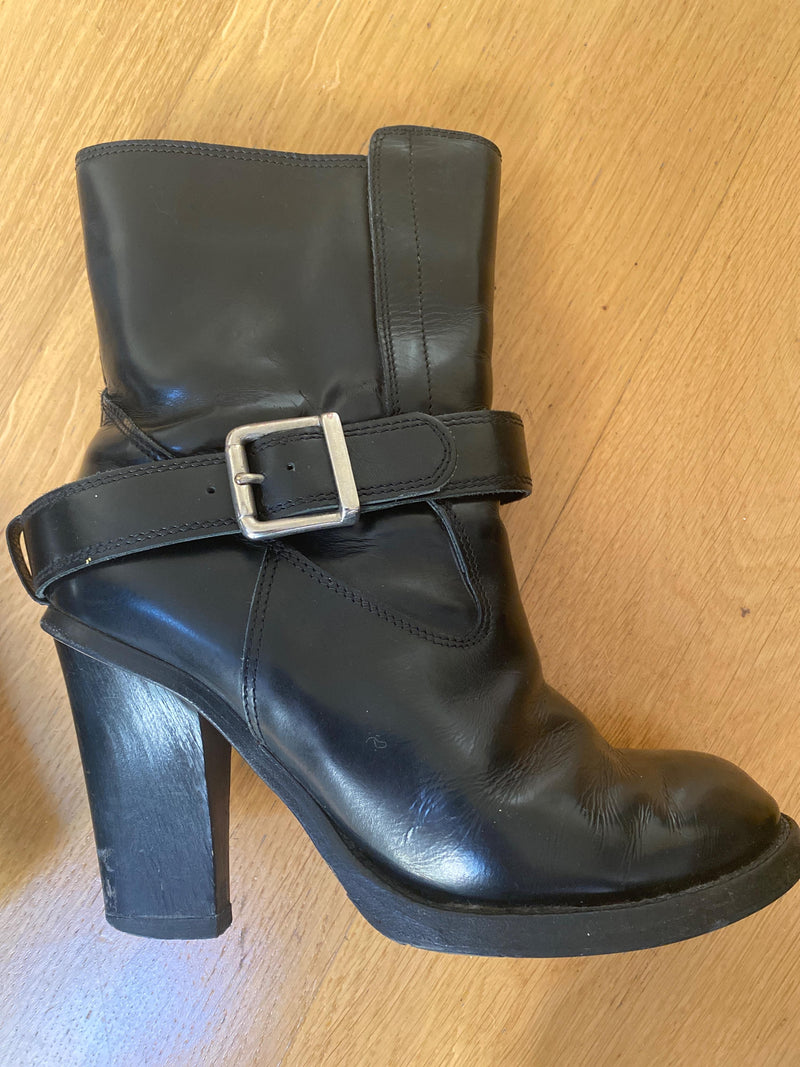 Back Leather Heeled Boots