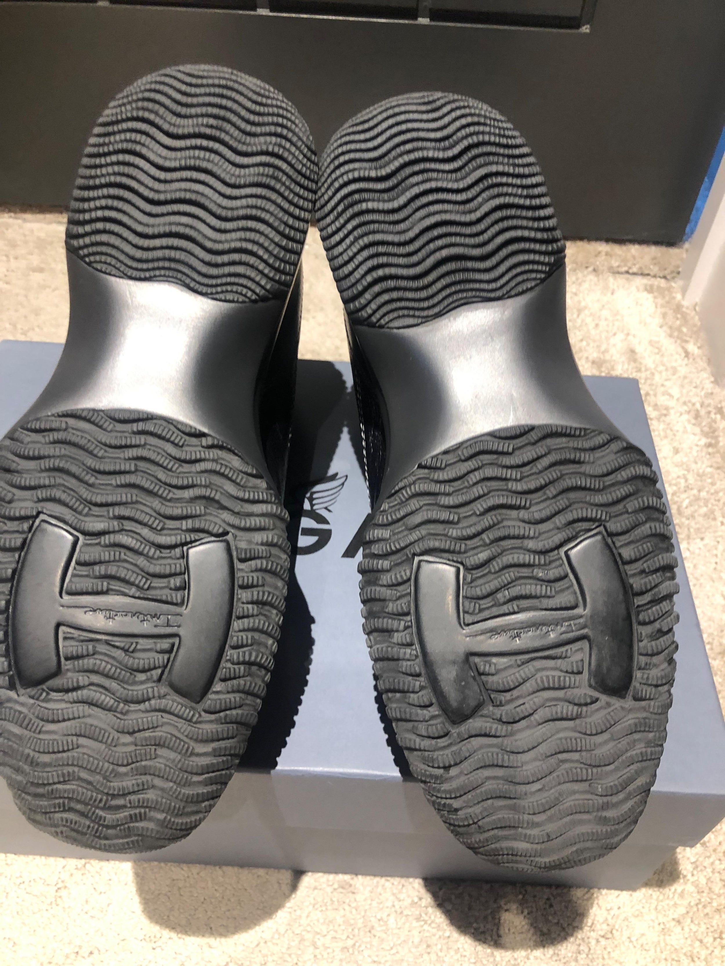 Black leather Interactive trainers