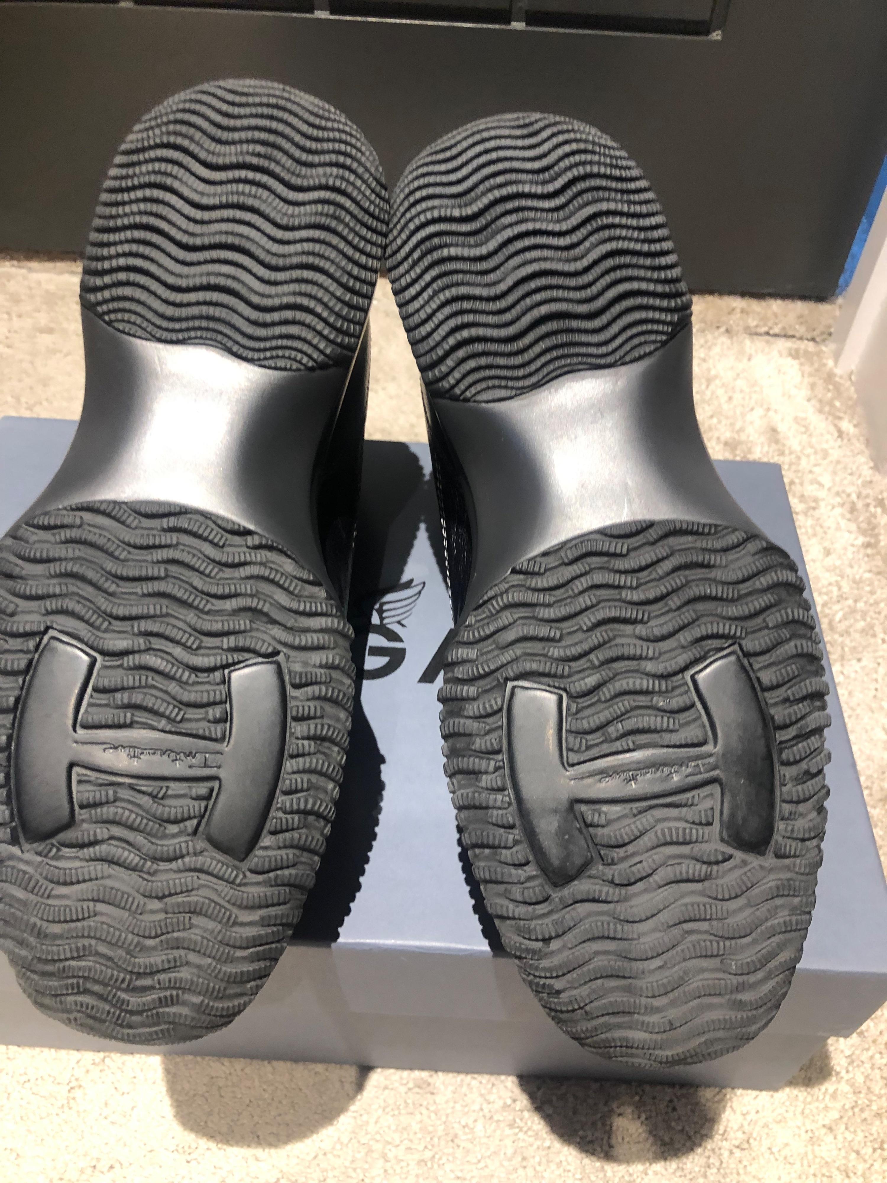 Black leather Interactive trainers