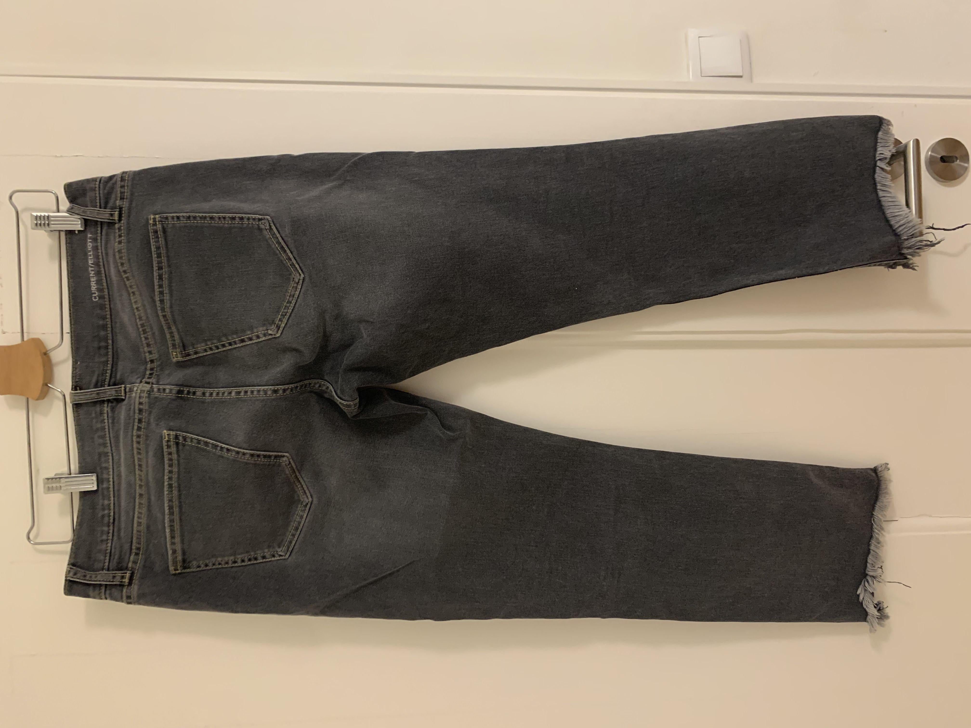 Current/Elliott Grey Distressed Cropped Jeans