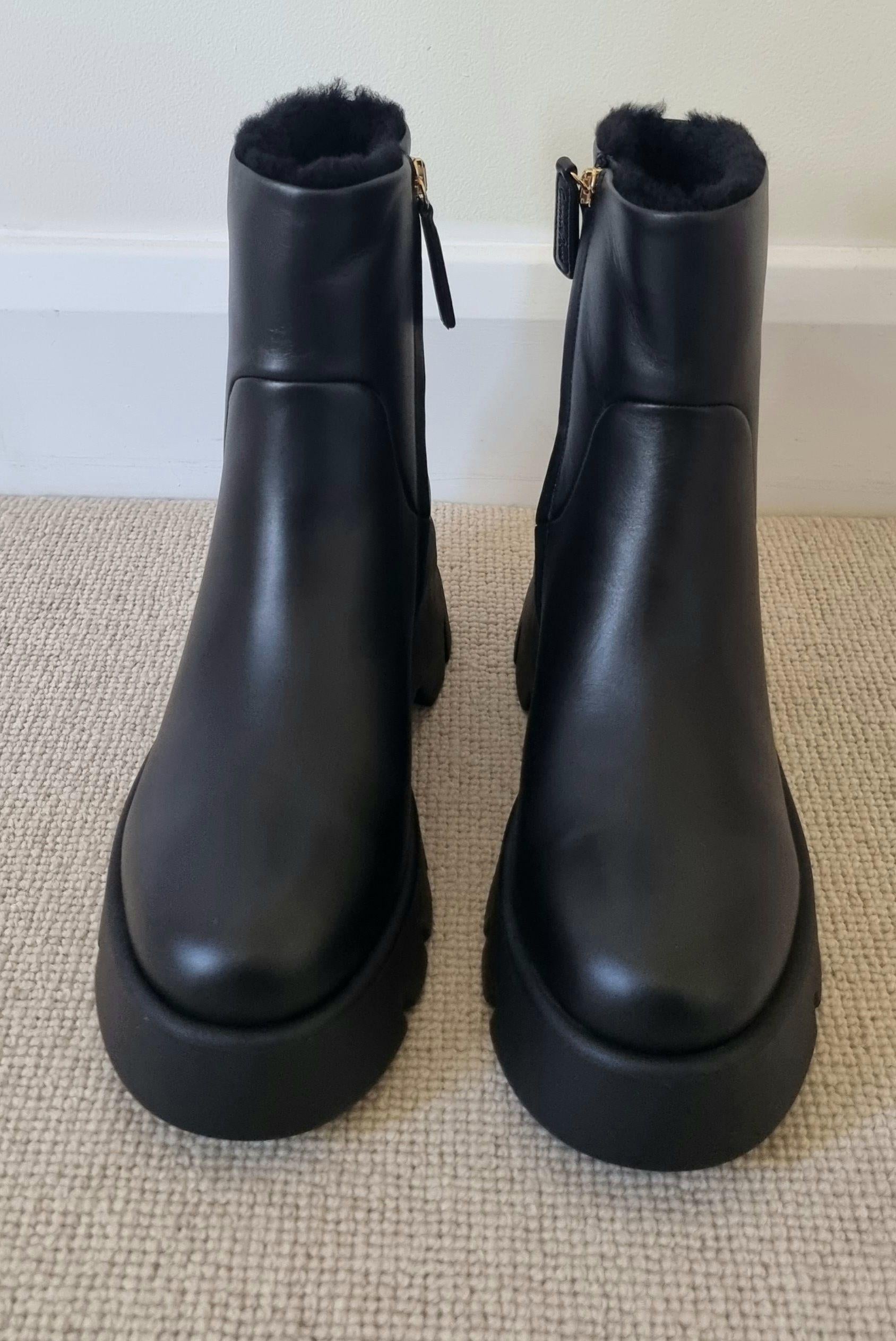 Gianvito Rossi Faux Fur Lined Black Leather Ankle Boots