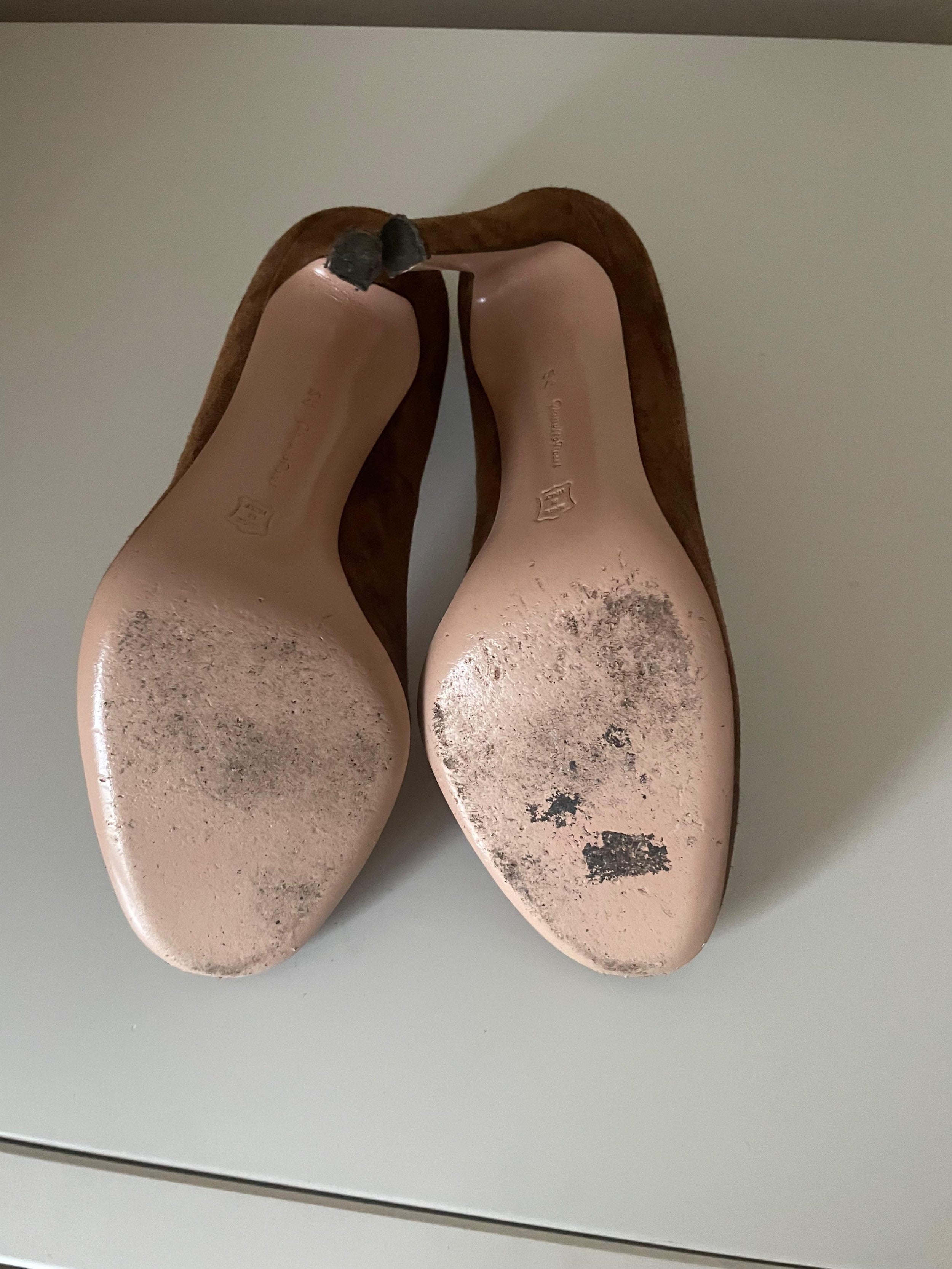 Gianvito Rossi Brown Suede Round Toe Heels