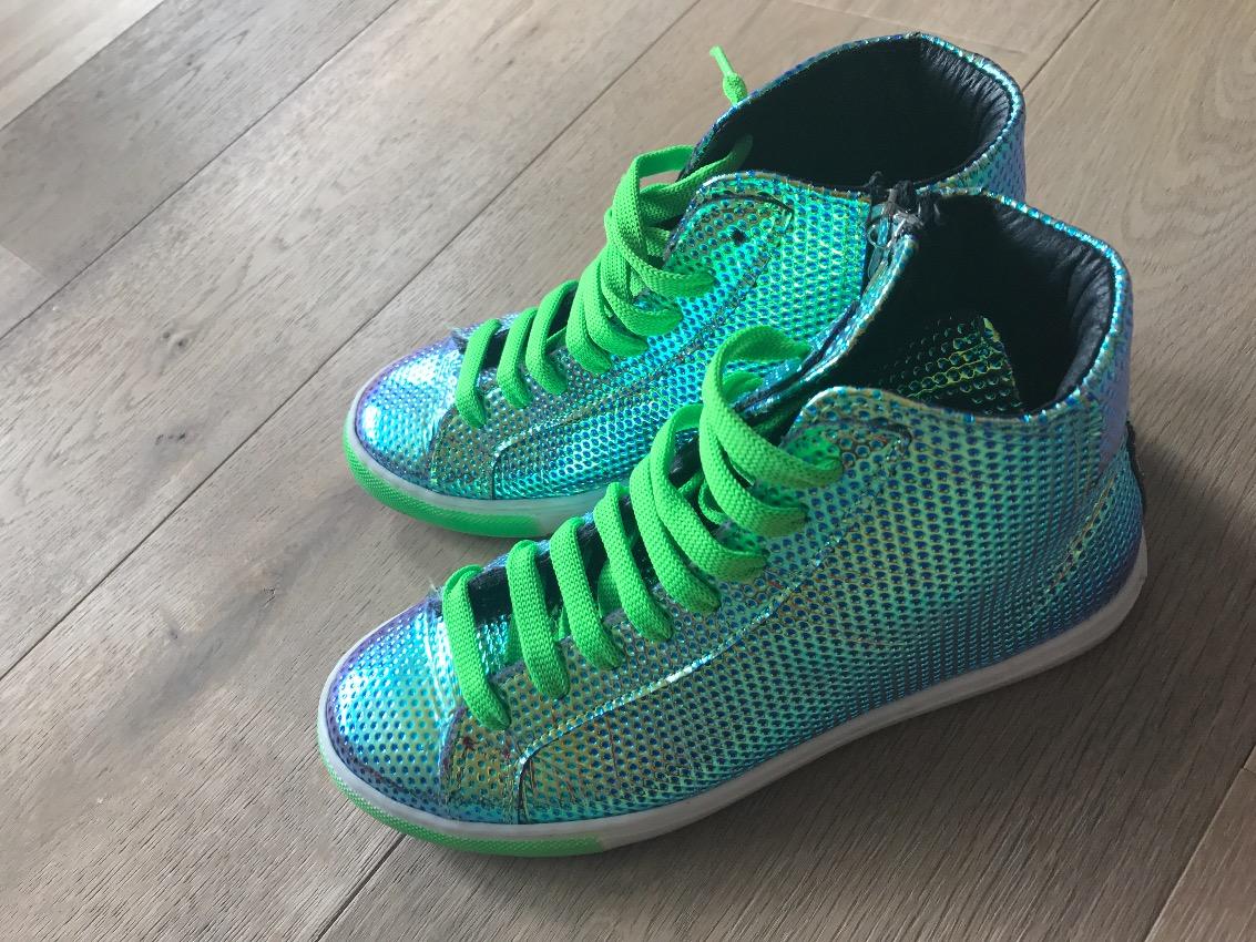 Unisex P1 sneakers in green hologram
